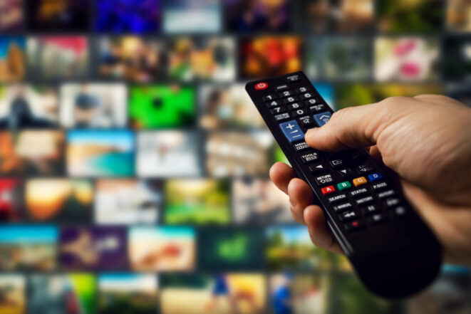 番組編成情報の登録 や番組素材の取り込み・管理、検尺、放送の24時間監視などの放送業務運用代行