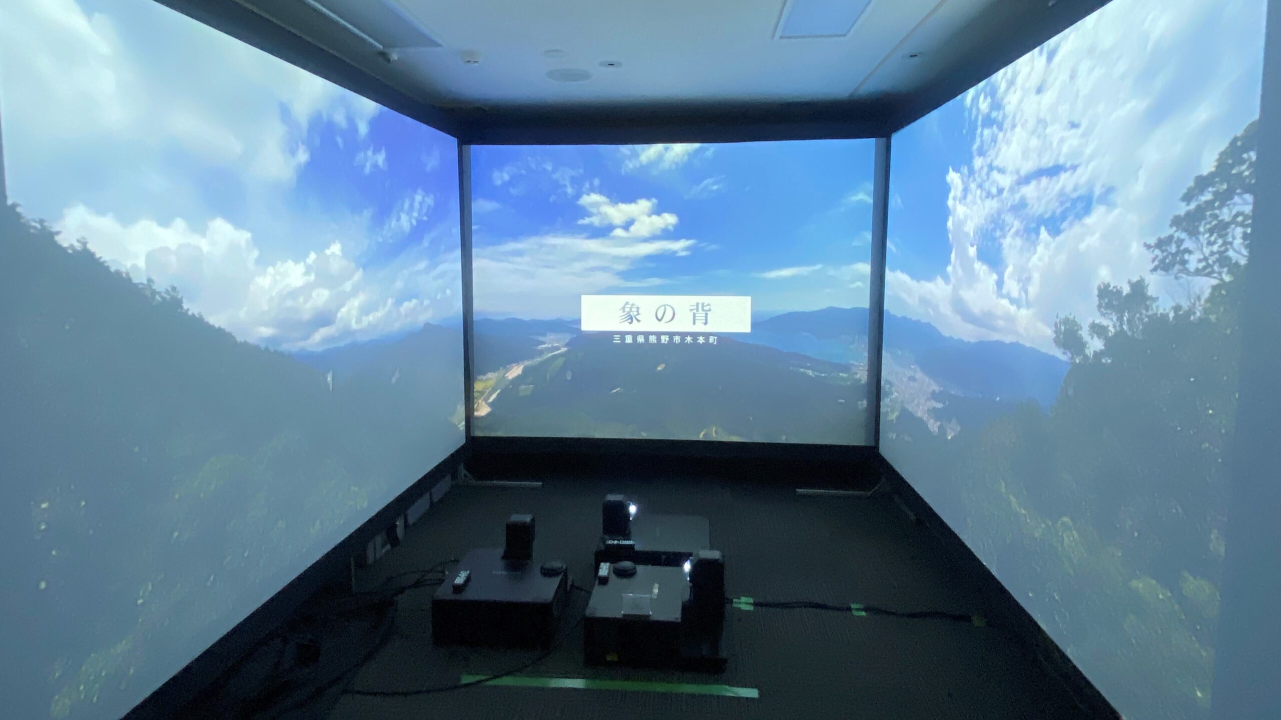 富士フイルム製 空間演出プロジェクター
Z8000